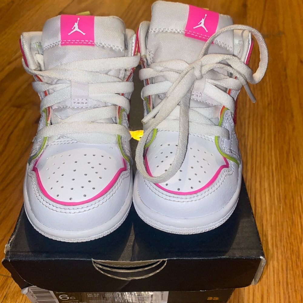 Jordan 1 mid